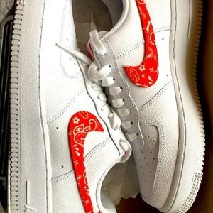 Retro Exclusive Nikes Orange size 9, still in original box